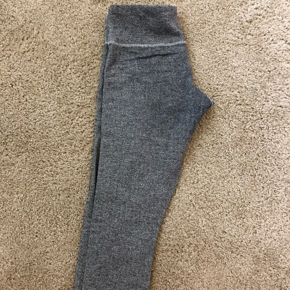 Lulu lemon 7/8 pants size 6